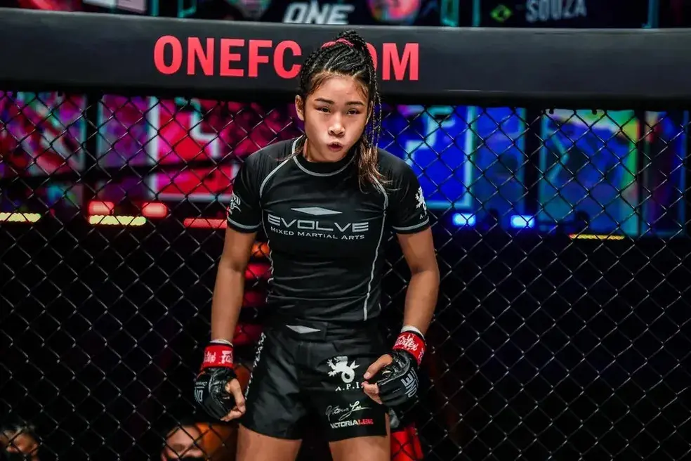 VICTORIA LEE TRAGICALLY DIES AT 18, CONFIRMED BY SISTER ANGELA LEE | Inside Fighting