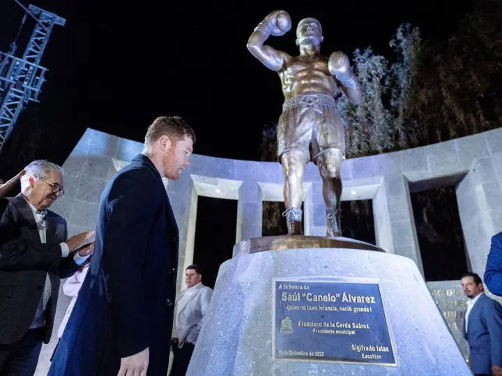 CANELO ALVAREZ STATUE UNVEILED IN BOXING LEGEND'S HOMETOWN | Inside Fighting
